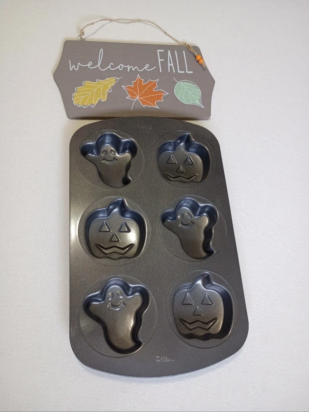 Wilton 6-Cavity Ghost Pumpkin Non-Stick Baking Pan Lot with Fall Welcome Sign